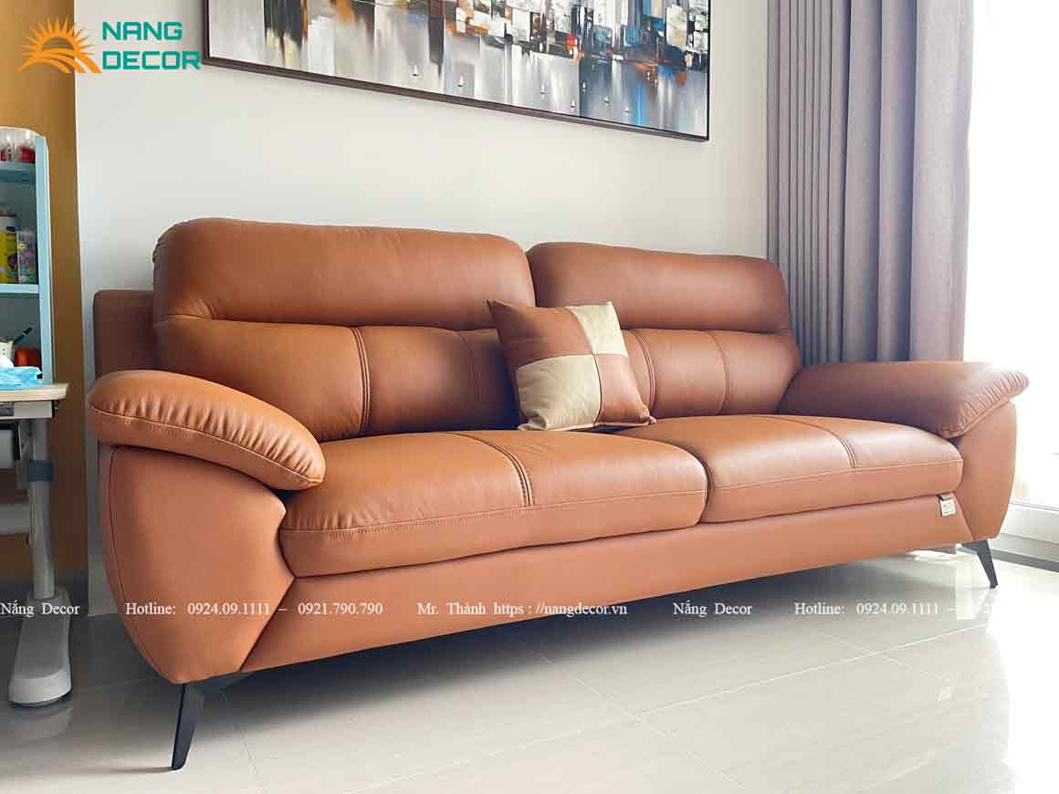 Mẫu sofa da bò cho phòng khách nhỏ SF01 2m - 2 tựa đặt trong chung cư. Mẫu sofa da bò cho phòng khách nhỏ SF01 2m - 2 tựa đặt trong chung cư.