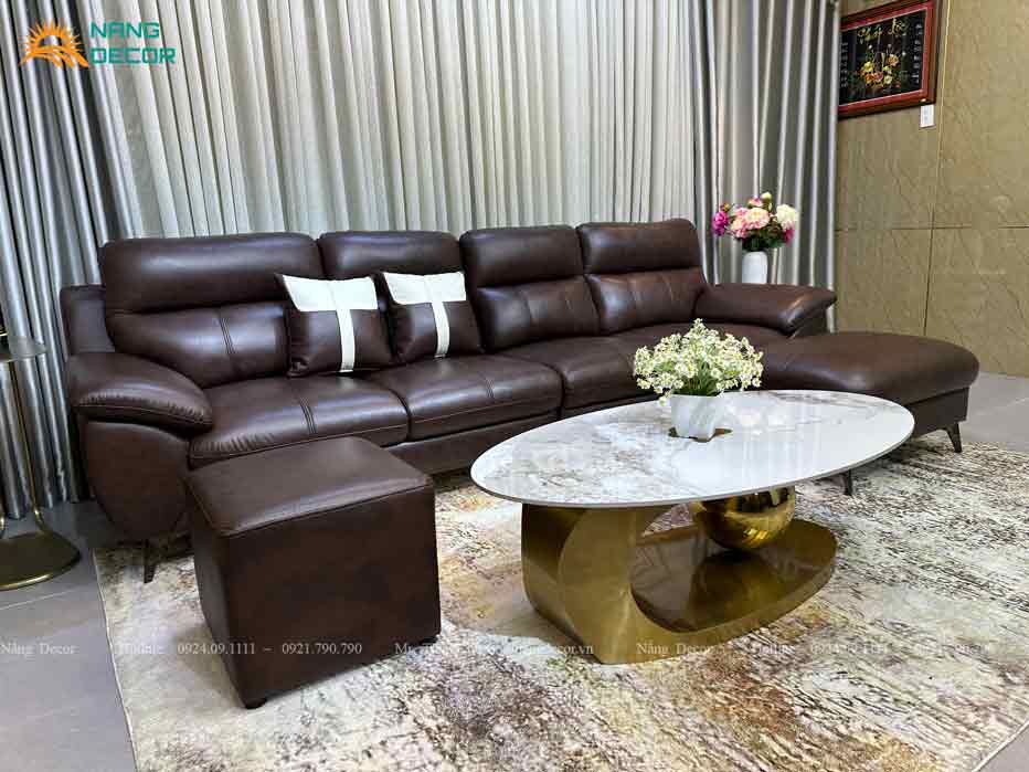 Sofa da bò kèm bàn trà phòng khách hình oval cho người yêu thích phong cách thanh thoát, nhẹ nhàng.