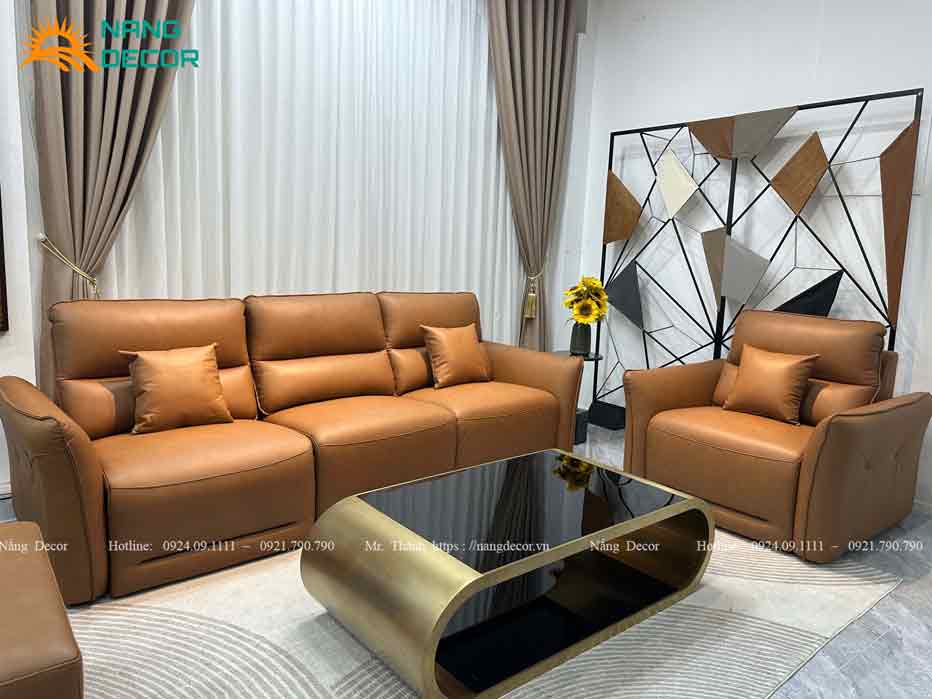 Ghế sofa đơn da bò tạo cho không gian sang trọng, cao cấp.