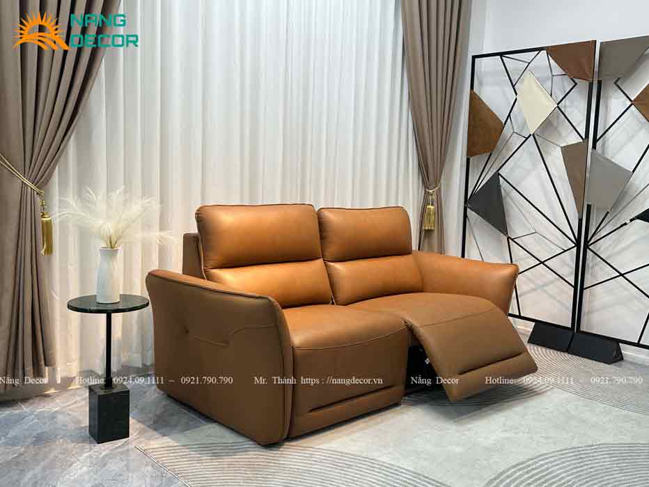 Ghế sofa chỉnh điện 2 chỗ ngồi da bò cho cảm giác ngồi êm ái, thoải mái.