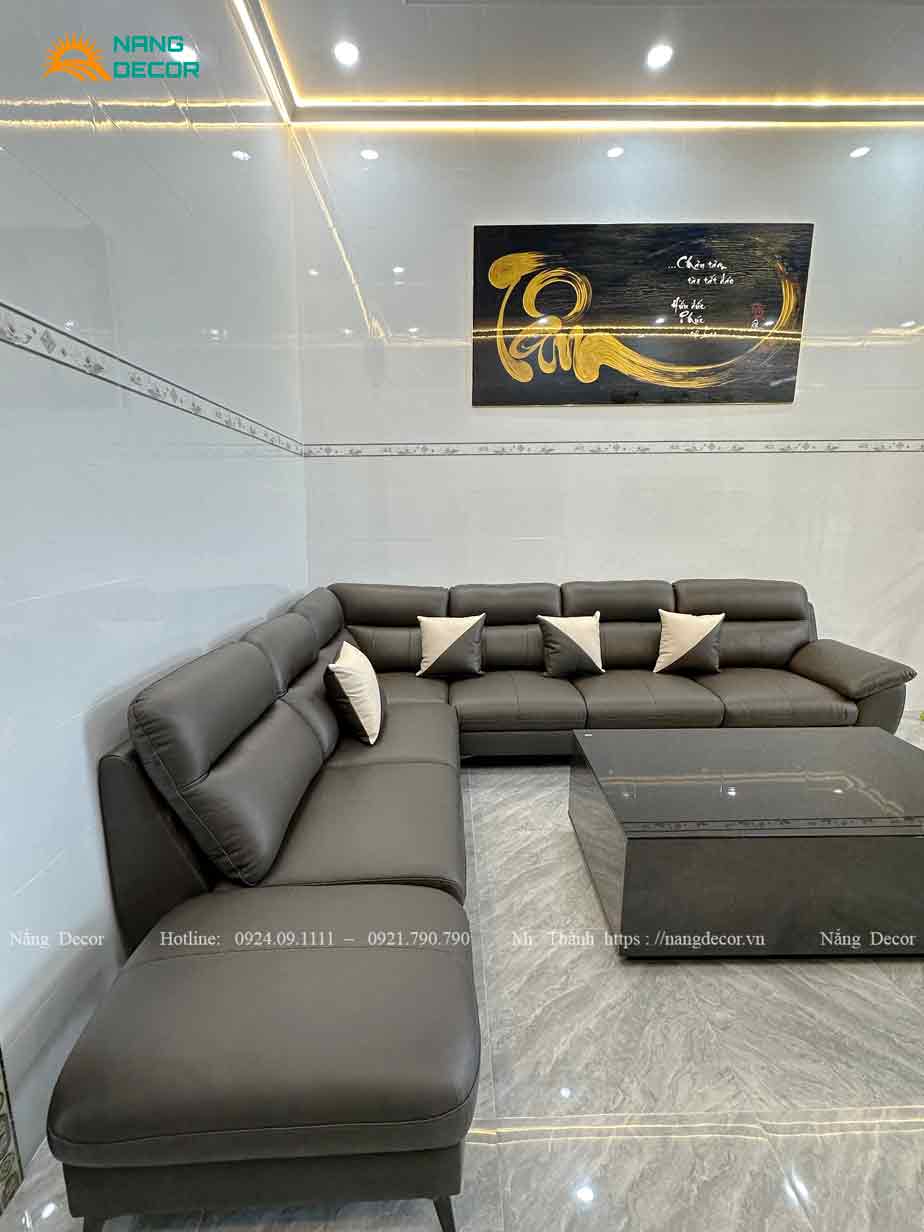 Sofa full da bò màu xám đang được rất nhiều khách hàng yêu thích.