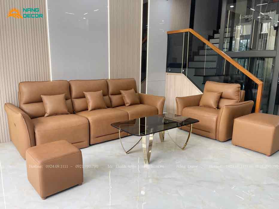 Bộ bàn ghế sofa phòng khách kết hợp sofa băng chỉnh điện và ghế đơn tăng sự sang trọng và tiện nghi cho gia đình.